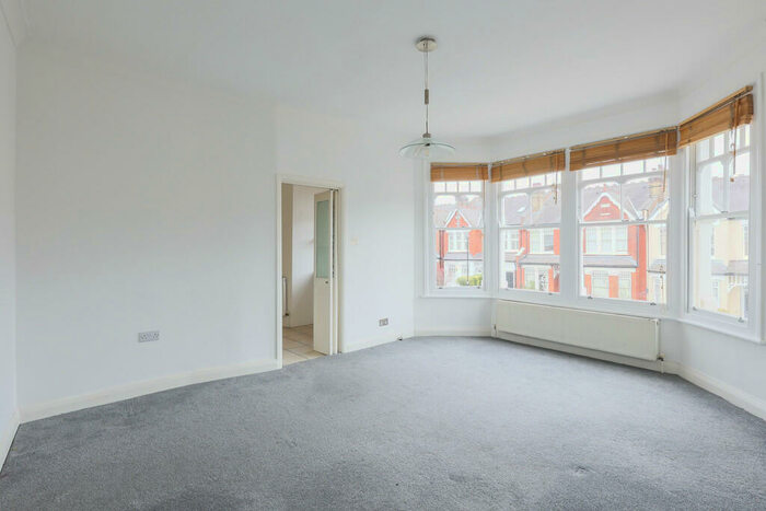 2 Bedroom Apartment To Rent In Rosebery Road, Muswell Hill, London, N10