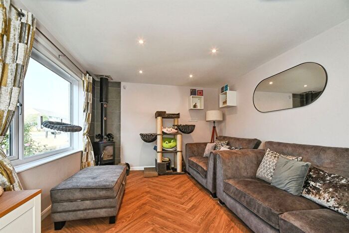 3 Bedroom End Of Terrace House For Sale In Wood Park, Ludgershall, Andover, SP11