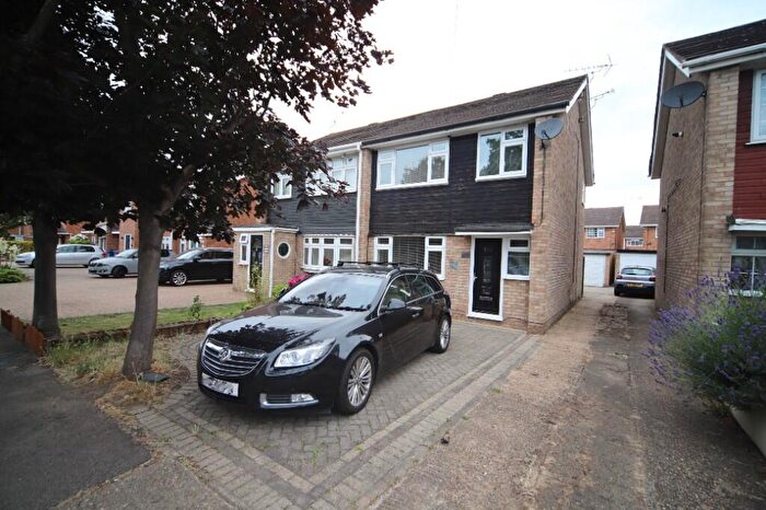 3 Bedroom Semi-Detached House To Rent In Branksome Avenue, Stanford-Le-Hope, Essex, SS17