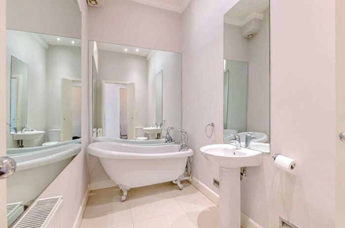 2 Bedroom Flat For Sale In North Villas, Camden, London, NW1