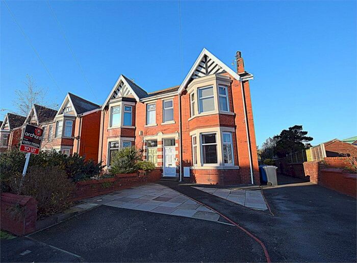 3 Bedroom Flat To Rent In Beach Avenue, Lytham St. Annes, FY8