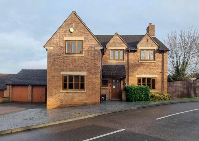 5 Bedroom Detached House For Sale In Kits Close, Hartwell, Northampton, NN7