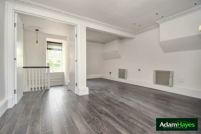 2 Bedroom Apartment To Rent In High Road, North Finchley, N12