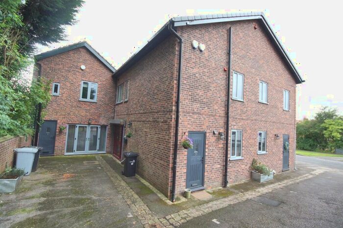 2 Bedroom Apartment To Rent In Coppice Road, SK12