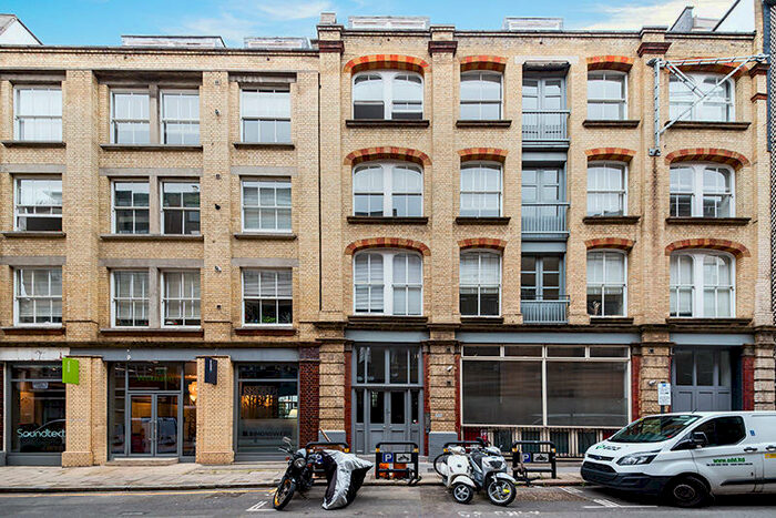 2 Bedroom Apartment To Rent In Clerkenwell London, EC1V