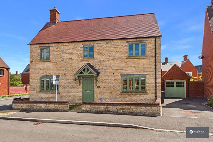 4 Bedroom Detached House For Sale In Capricorn Way, Brackley, NN13