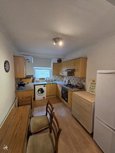 2 Bedroom Maisonette To Rent In Kennington Road, London, SE11