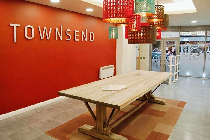 2 Bedroom Flat To Rent In Townsend, - Hermitage Road, Hitchin, SG5