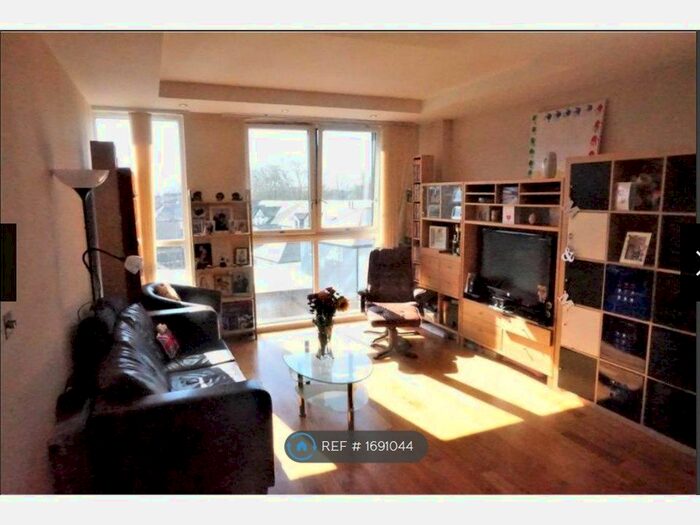 2 Bedroom Flat To Rent In Admiral House, Cardiff, CF24