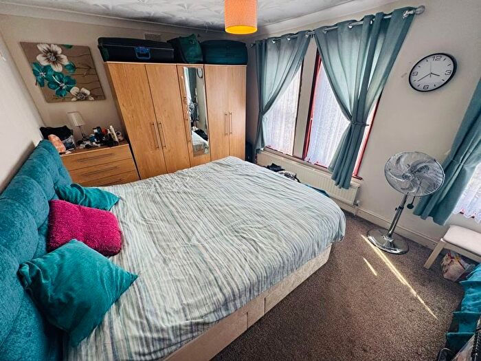 3 Bedroom End Of Terrace House For Sale In Florence Road, Southall, UB2