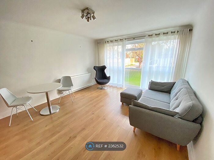 1 Bedroom Flat To Rent In Courtfield Gardens, London, W13