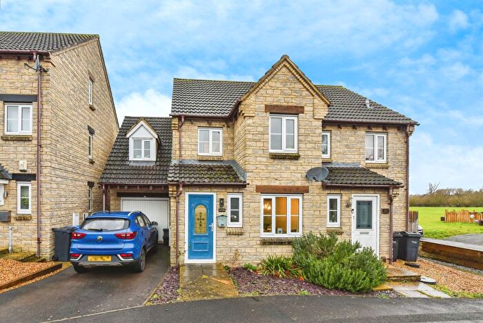 4 Bedroom Semi Detached House For Sale In Bowmans Court, Melksham, SN12