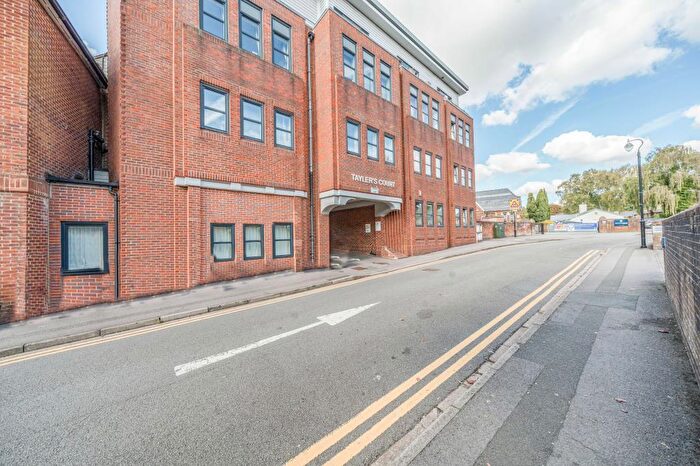 1 Bedroom Flat For Sale In Newbury, Berkshire, RG14