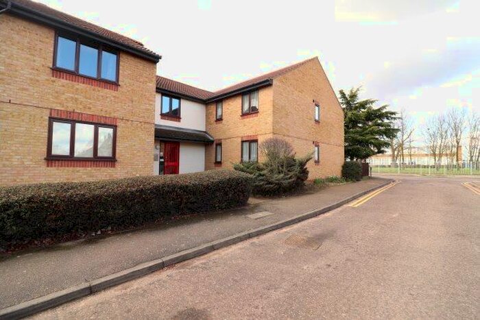 2 Bedroom Flat To Rent In Elmdon Road, South Ockendon, RM15