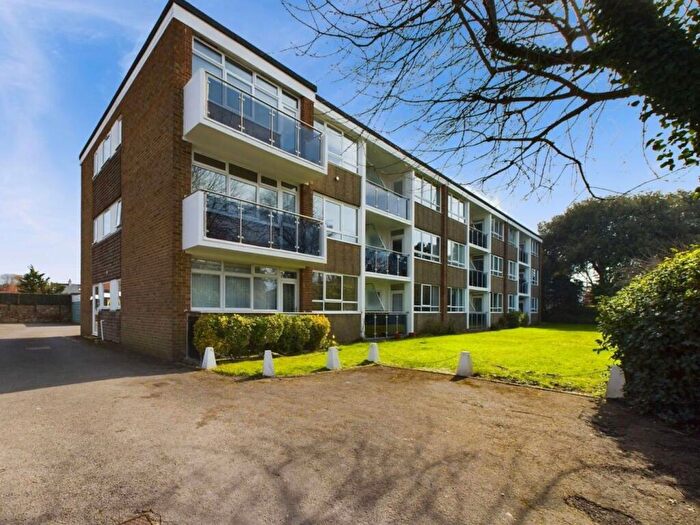 1 Bedroom Flat For Sale In Llandaff Court, Downview Road, Worthing, BN11