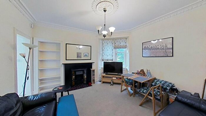 2 Bedroom Flat To Rent In Tay Street, Edinburgh, Midlothian, EH11