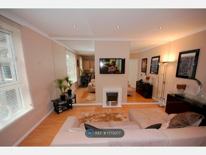 2 Bedroom Flat To Rent In New Century House, Aberdeen, AB11