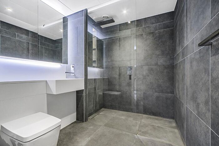 Flat To Rent In Dollar Bay Place London, E14