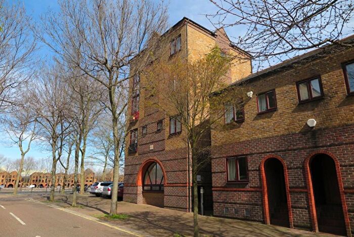 3 Bedroom Apartment For Sale In Greenland Quay, London, SE16