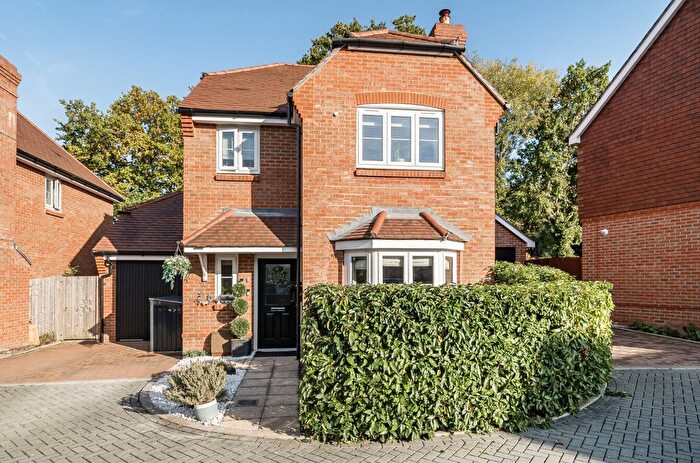 3 Bedroom Detached House For Sale In Yalden Gardens, Tongham, Farnham, Surrey, GU10