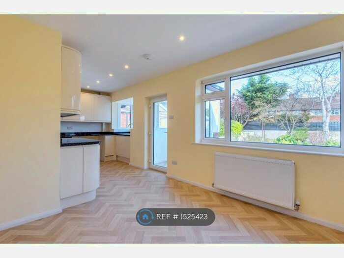 3 Bedroom Bungalow To Rent In Oak Drive, Oswestry, SY11