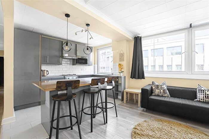 2 Bedroom Flat To Rent In Kensington Church Street, London, W8