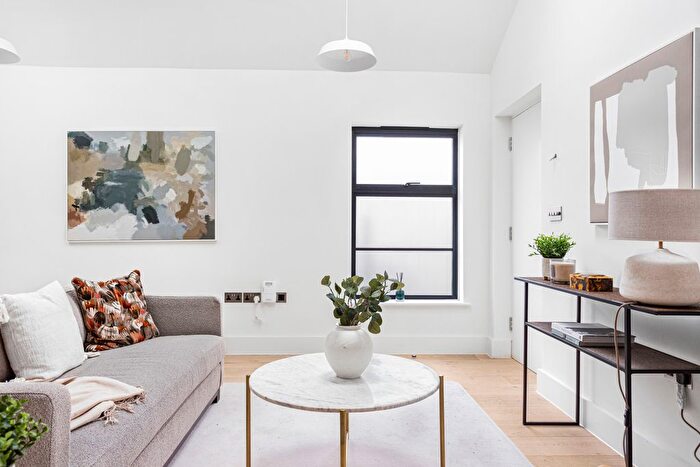 2 Bedroom Flat For Sale In Church Road, Teddington, TW11
