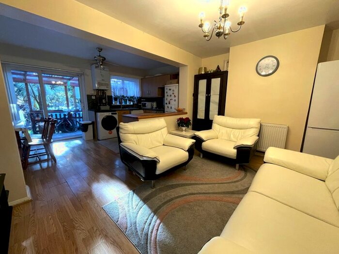 4 Bedroom Semi-Detached House To Rent In Wood End Lane, Northolt, UB5