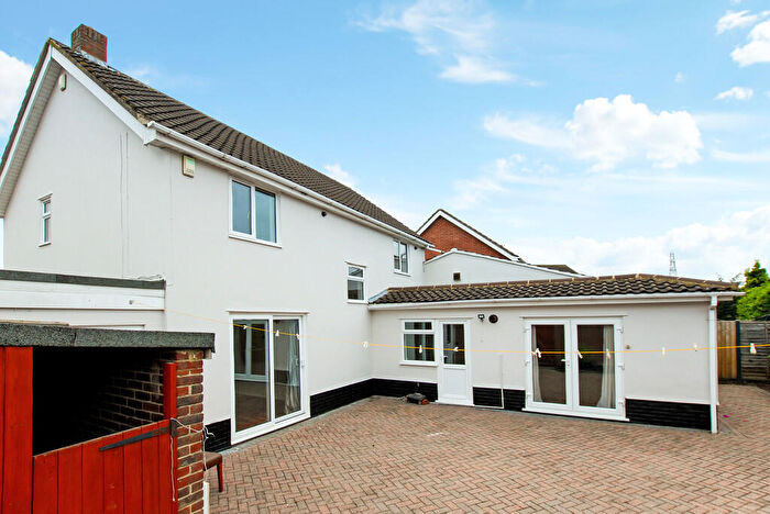 5 Bedroom Link Detached House For Sale In Slough, SL2