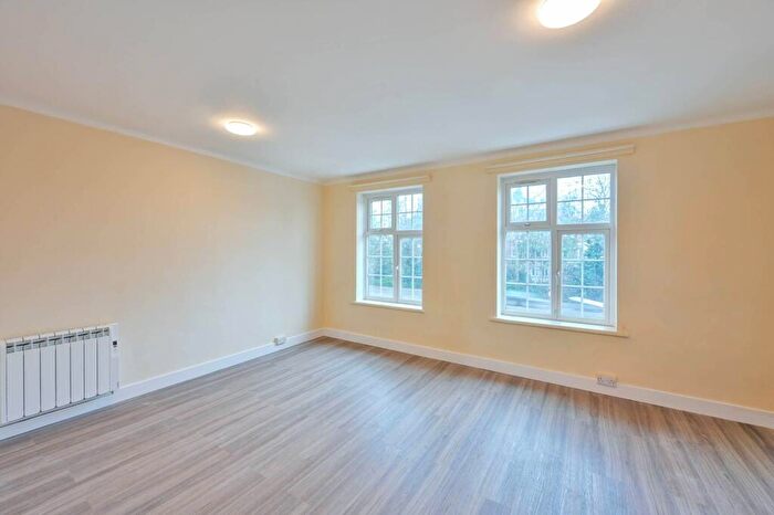 2 Bedroom Flat To Rent In London Road, Guildford, Burpham, Guildford, GU4