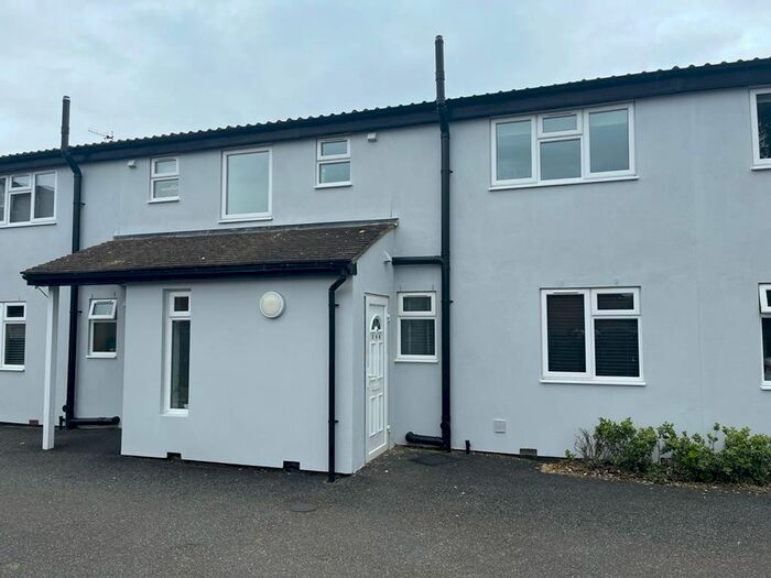 1 Bedroom Flat To Rent In Brighton Road, Salfords, RH1