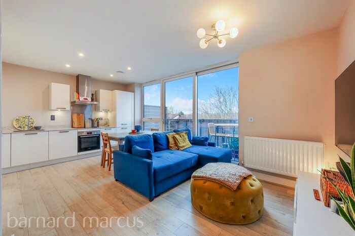 1 Bedroom Flat For Sale In East Street, Epsom, KT17