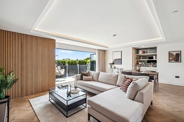 3 Bedroom Flat For Sale In Woodstock Road, Luxley House, NW11