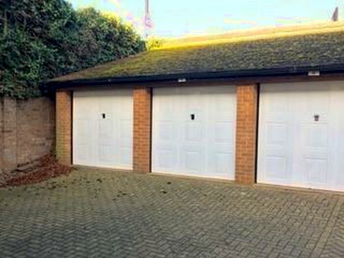 Garage / Parking To Rent In The Croft, Stamford, PE9