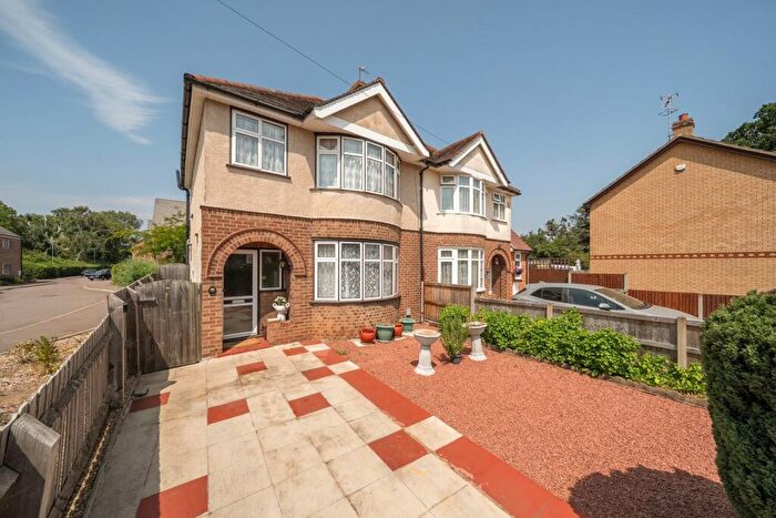 3 Bedroom Semi-Detached House For Sale In Ampthill Road, Shefford, SG17