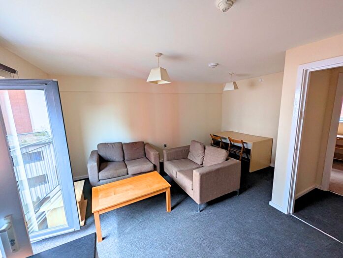 3 Bedroom Flat To Rent In Rialto Building, City Centre, Newcastle Upon Tyne, NE1