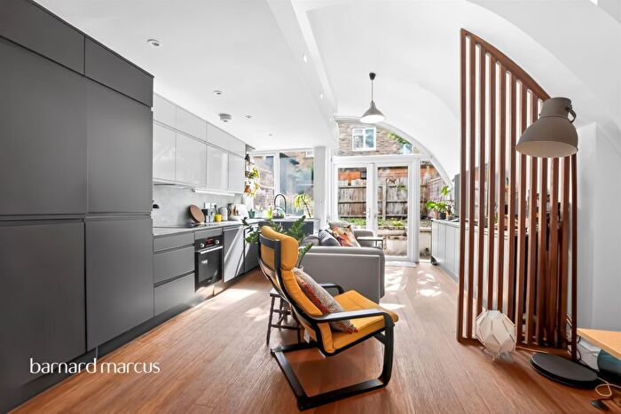4 Bedroom Flat For Sale In Furley Road, London, SE15