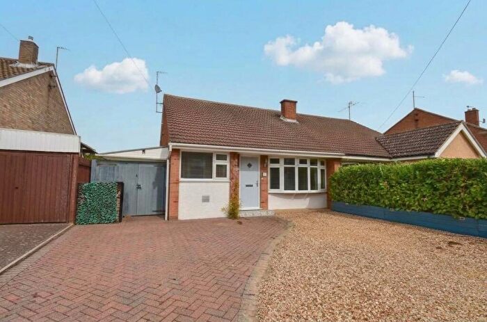 3 Bedroom Semi-Detached Bungalow For Sale In Portland Close, Bedford, MK41