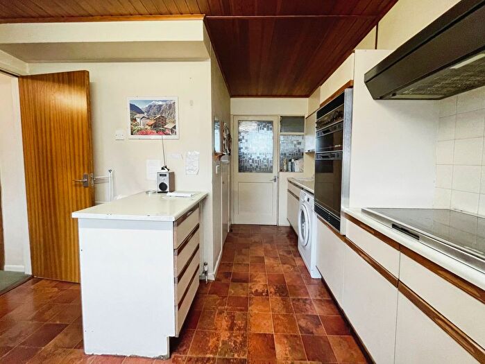 3 Bedroom End Of Terrace House For Sale In New Cheltenham Road, Kingswood, Bristol, South Gloucestershire, BS15