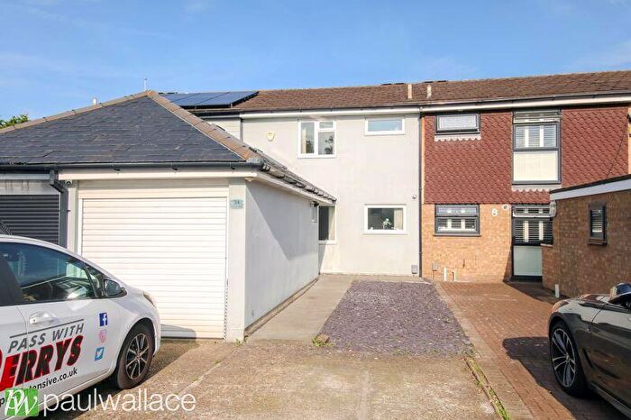 3 Bedroom Terraced House For Sale In Tunfield Road, Hoddesdon, EN11