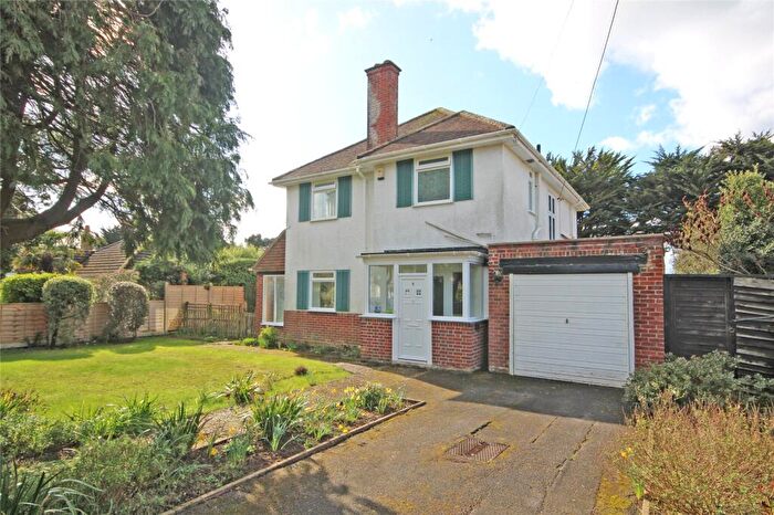 3 Bedroom Detached House For Sale In Fir Avenue, New Milton, Hampshire, BH25