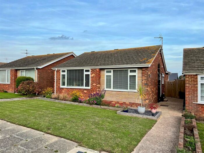 Houses for sale & to rent in BN24 5LJ, High Street, Pevensey And