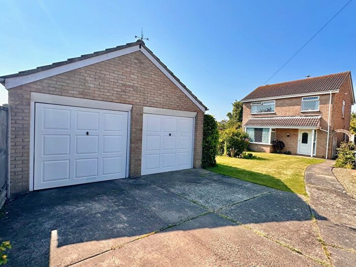 3 Bedroom Detached House For Sale In Martin Close, Bradwell, NR31