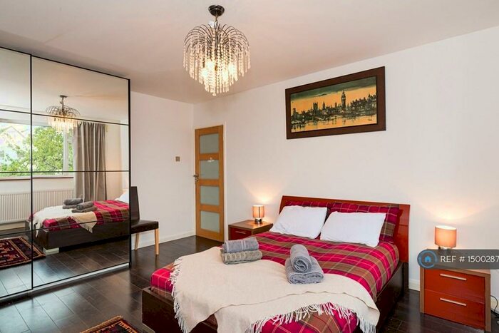 3 Bedroom Flat To Rent In Park Road High Barnet, High Barnet, Barnet, EN5