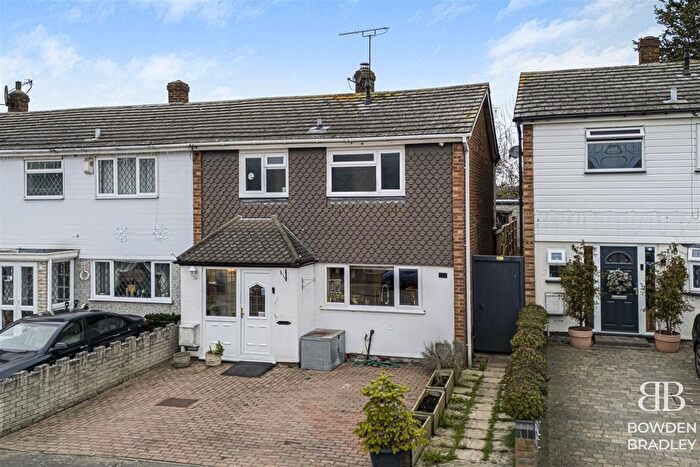 3 Bedroom End Of Terrace House For Sale In Udall Gardens, Collier Row, RM5