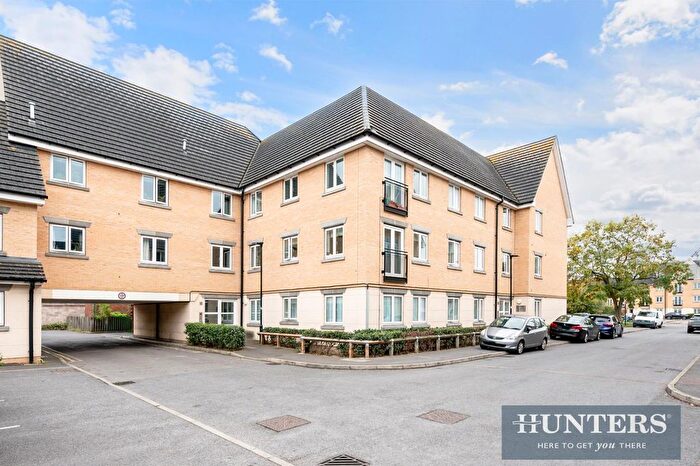 2 Bedroom Flat For Sale In Fusiliers Way, Hounslow, TW4