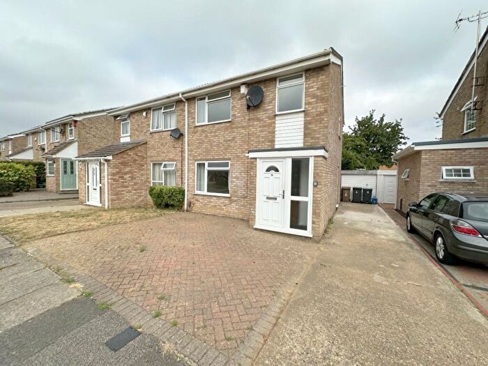 3 Bedroom Semi-Detached House To Rent In Ventnor Gardens, Luton, LU3