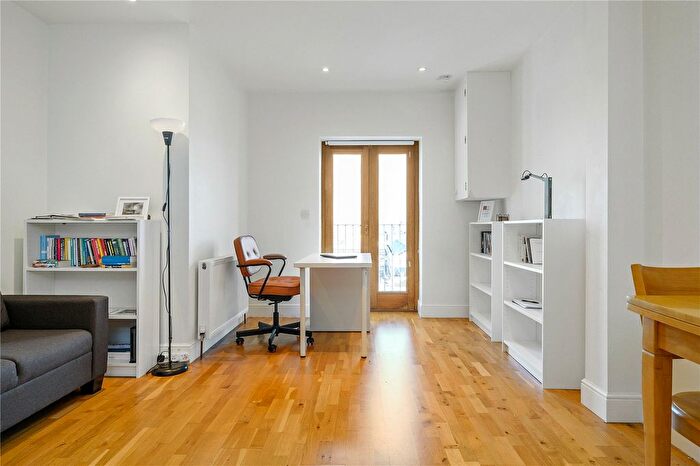 1 Bedroom Flat For Sale In Holloway Road, Holloway, Islington, London, N7