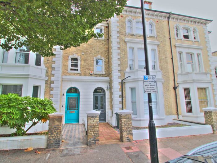 6 Bedroom Town House To Rent In Lushington Road, Eastbourne, BN21