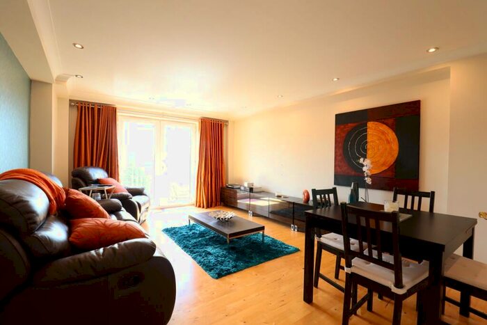 2 Bedroom Flat To Rent In Ty Camlas, Y Rhodfa, Barry, CF63